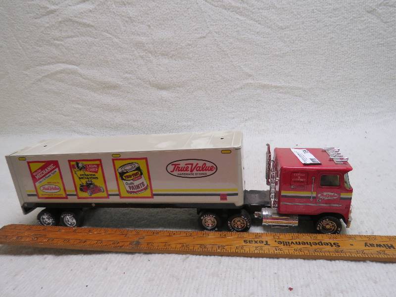 lot 794 image: Vintage Truck and Trailer