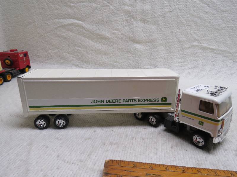 lot 796 image: Vintage Truck and Trailer