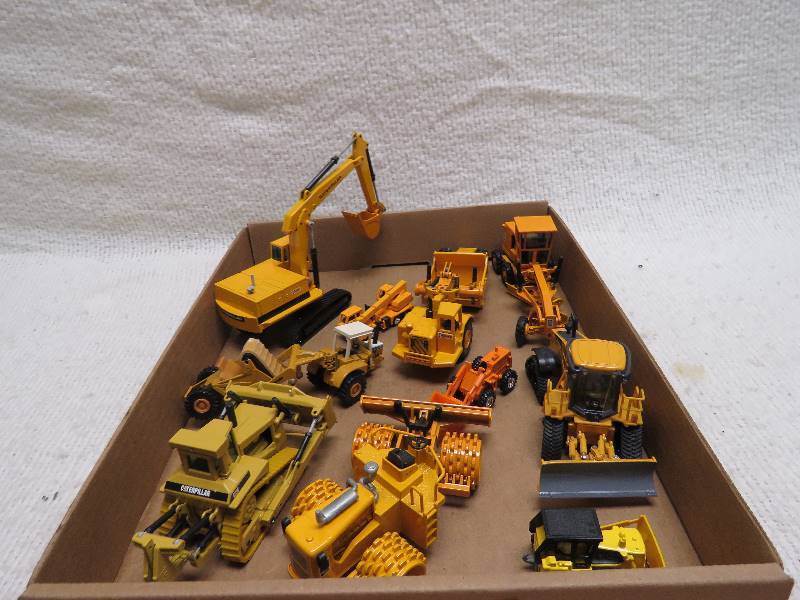 lot 798 image: Collectible constuction