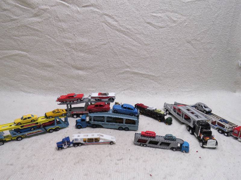 lot 804 image: Collectible car hauler