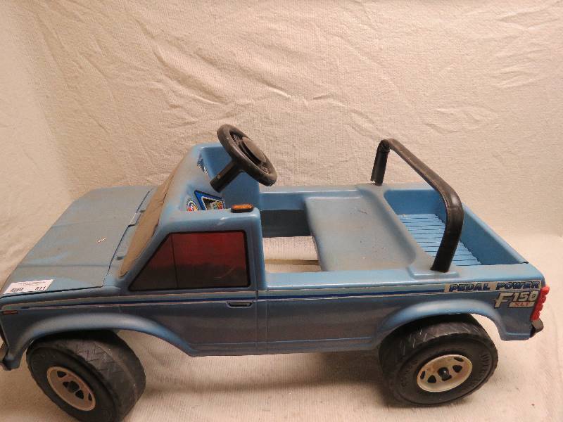 lot 811 image: Vintage ride on toy