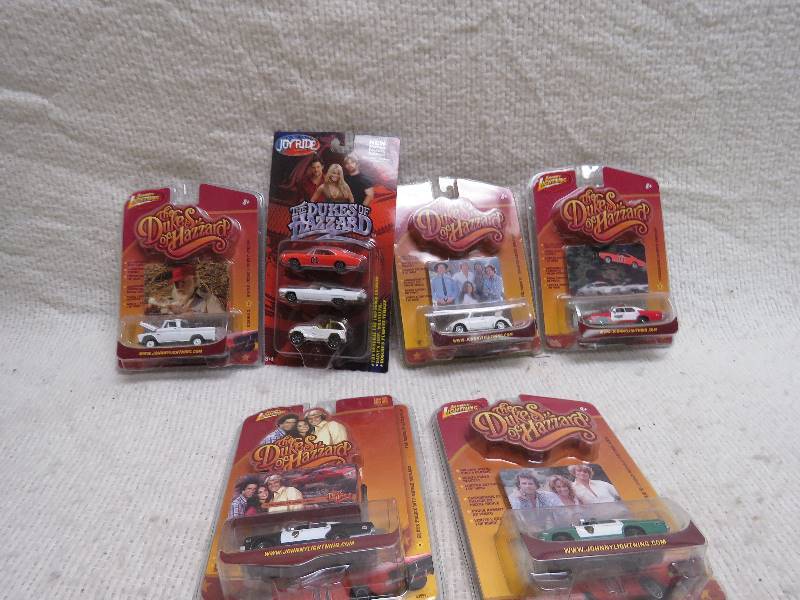 lot 815 image: Dukes of Hazzard Collectibles
