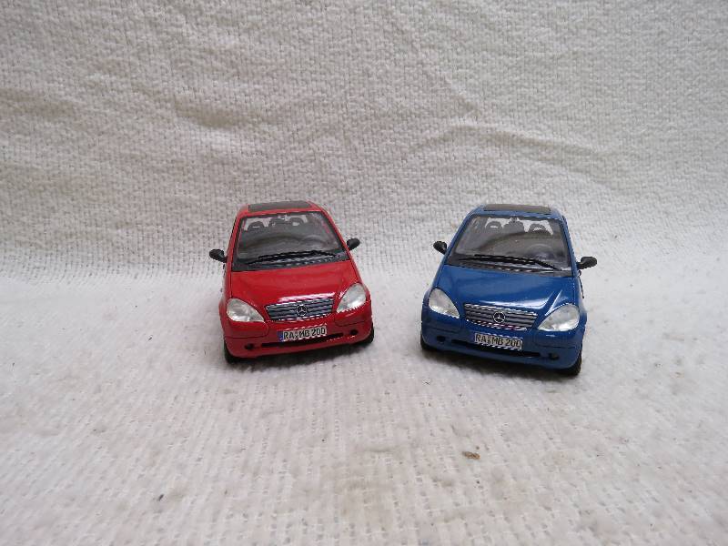 lot 819 image: Collectible cars