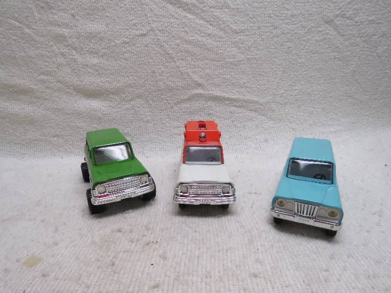 lot 826 image: Collectible cars