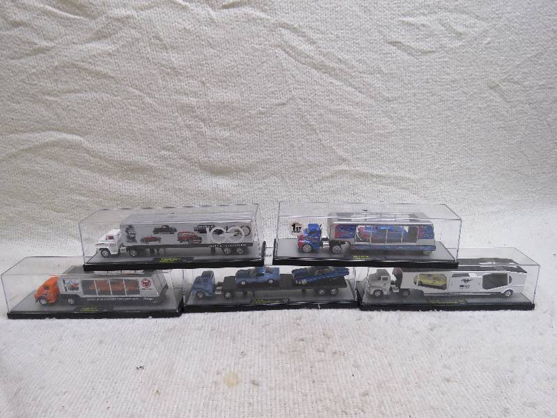 lot 828 image: Collectible trucks