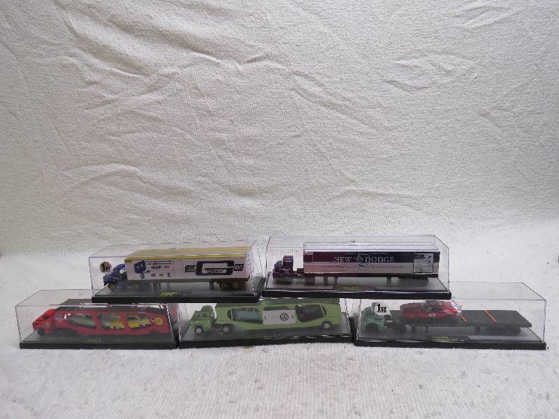 lot 829 image: Collectible trucks