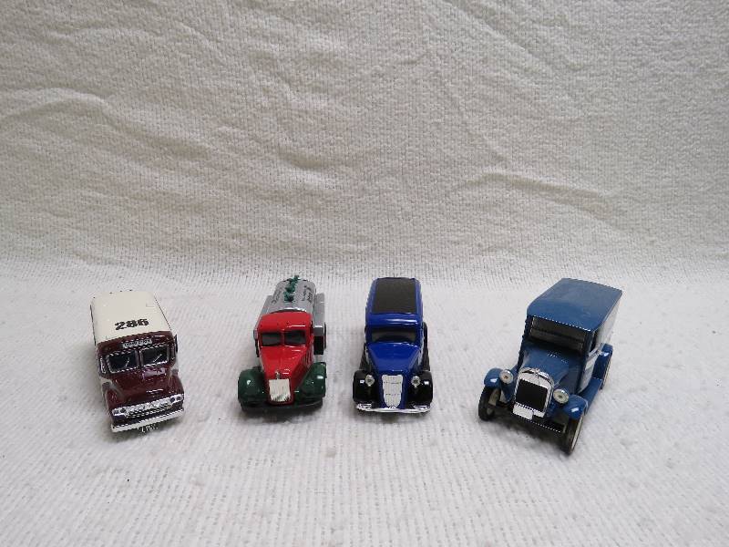 lot 200 image: Vintage trucks