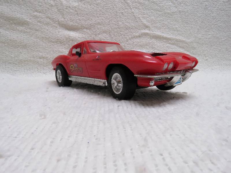 lot 203 image: Collectible Stingray