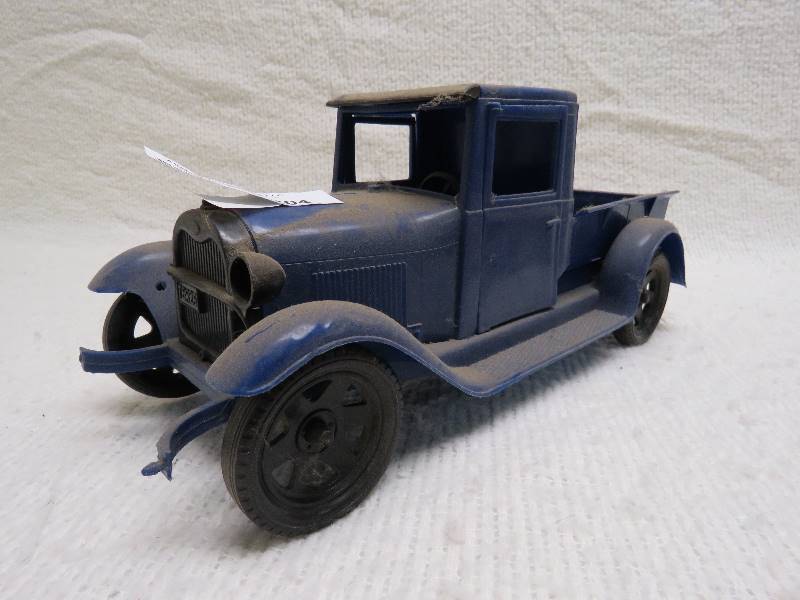 lot 204 image: Antique Pickup