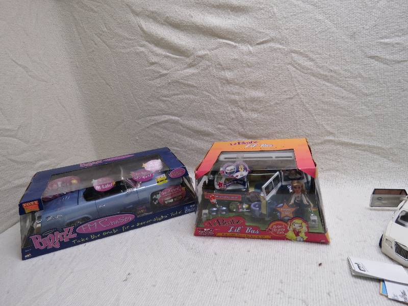 lot 207 image: Bratz Cars