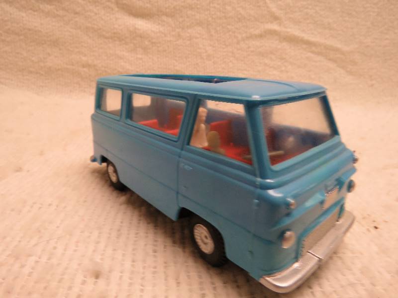 lot 212 image: Vintage Bus