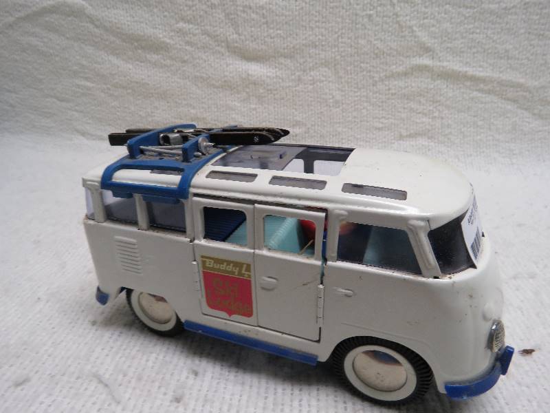 lot 213 image: Vintage Bus