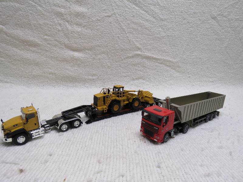 lot 215 image: Collectible trucks