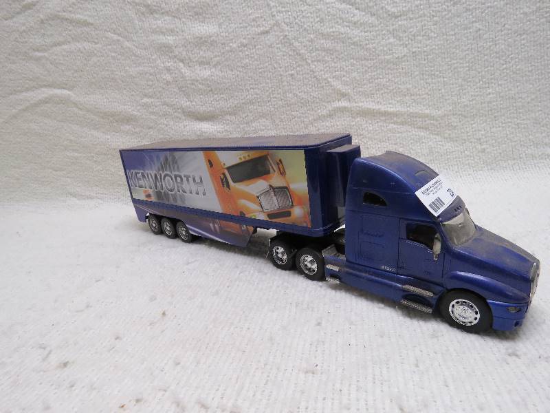lot 234 image: Collectible Semi and Trailer
