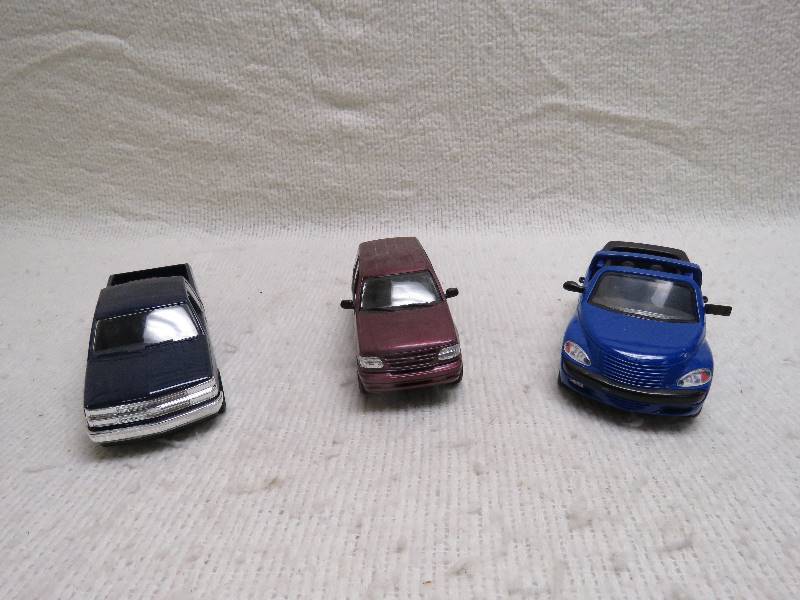 lot 239 image: Collectible trucks