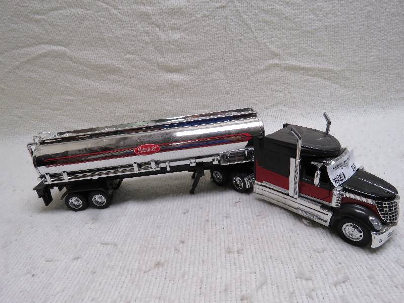 lot 243 image: Collectible Peterbilt