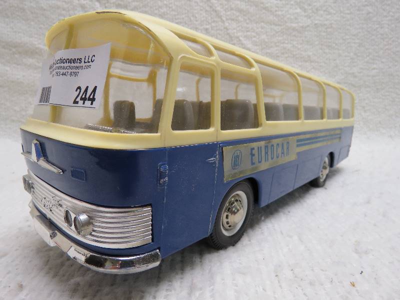 lot 244 image: Vintage Bus