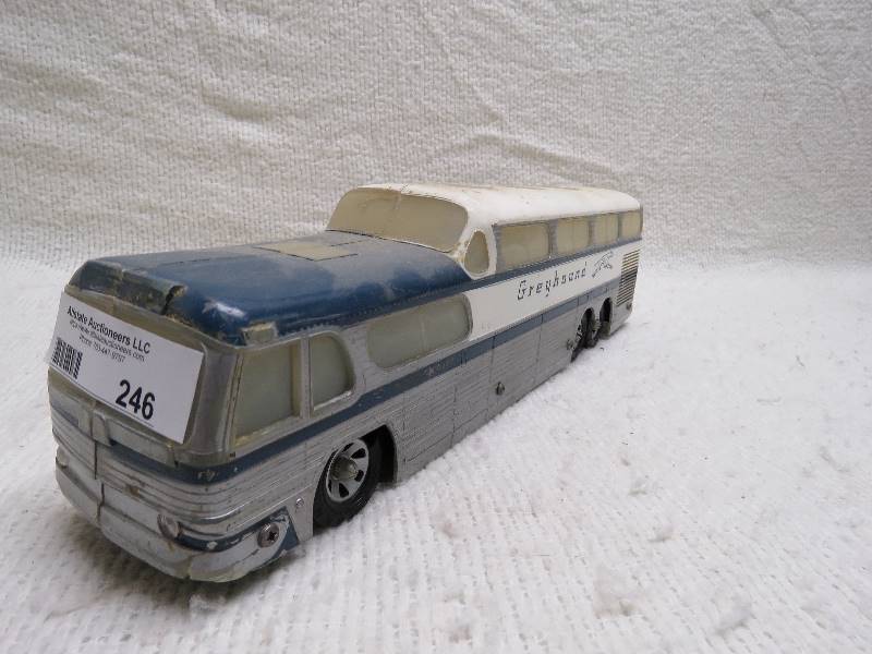 lot 246 image: Vintage Greyhound bus
