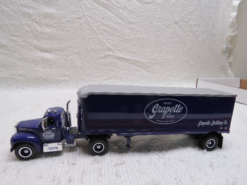 lot 248 image: Vintage Grapette truck