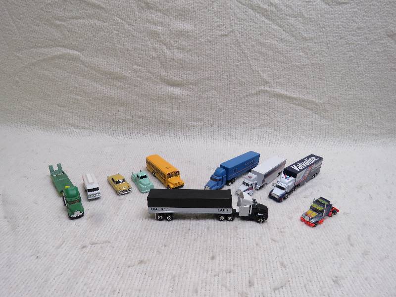 lot 251 image: Collectible cars and trucks