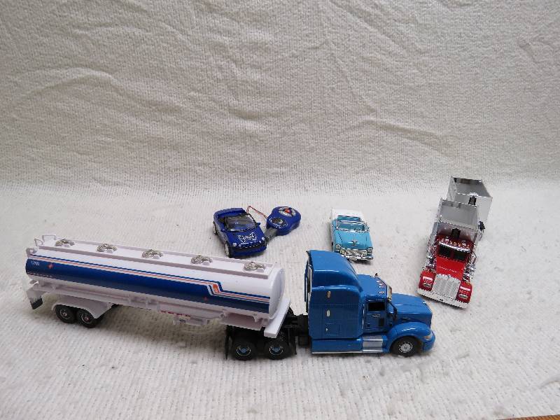 lot 261 image: Collectible cars and trucks