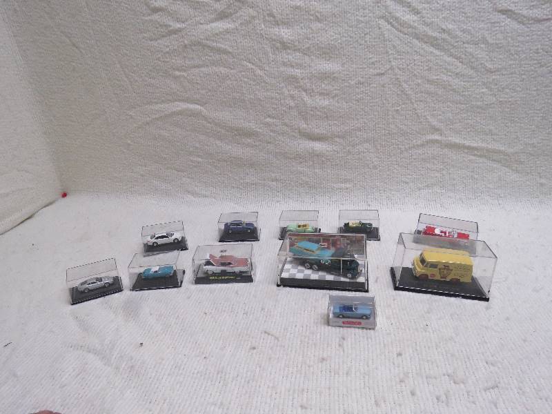 lot 262 image: Vintage Collectibles