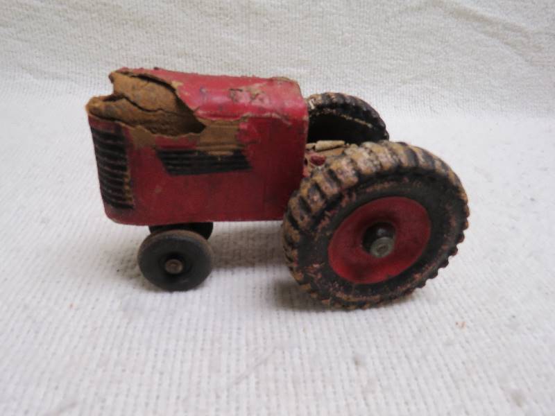 lot 267 image: Antique Tractor