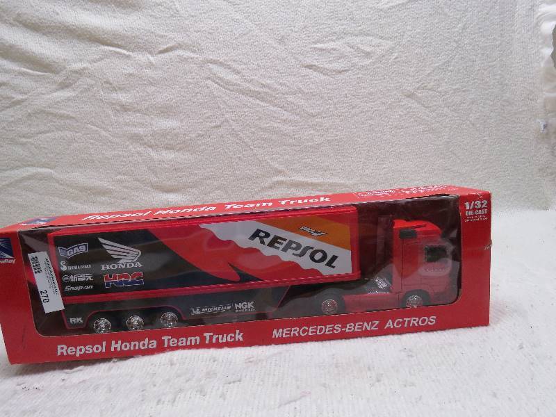 lot 270 image: Honda Team Truck