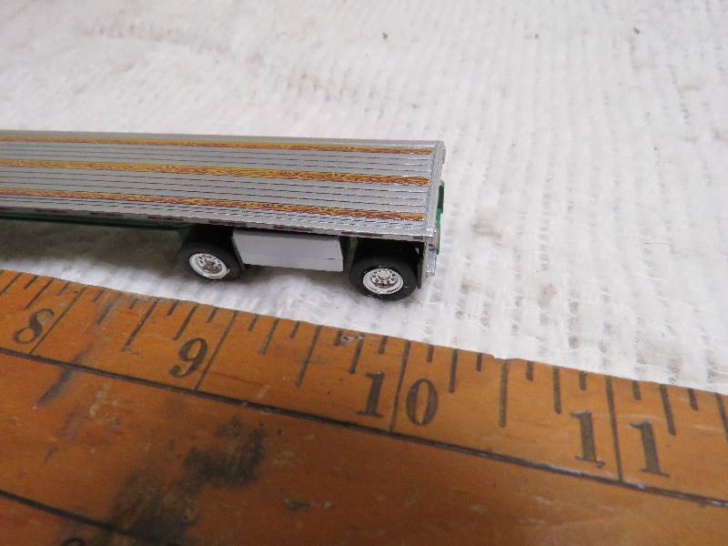 lot 279 image: Collectible cars and trucks