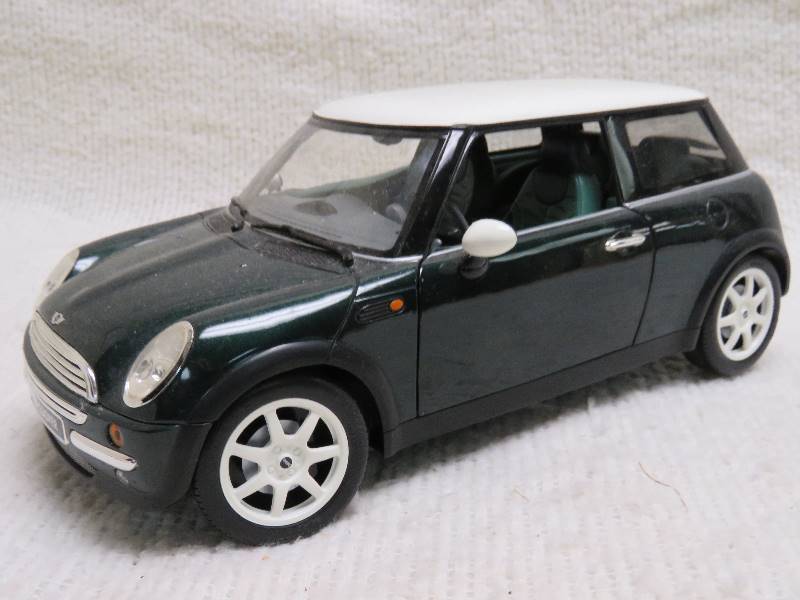 lot 287 image: Collectible car