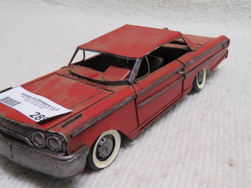 lot 289 image: Antique Car