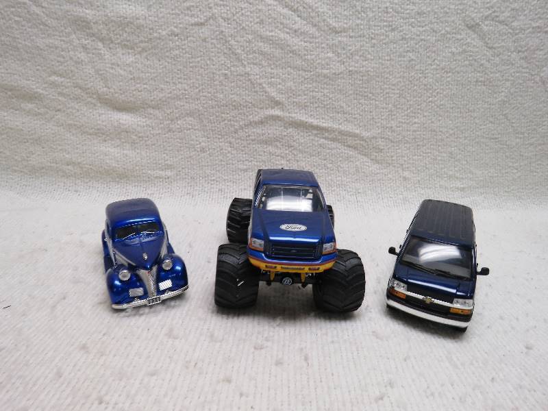 lot 310 image: Collectible cars