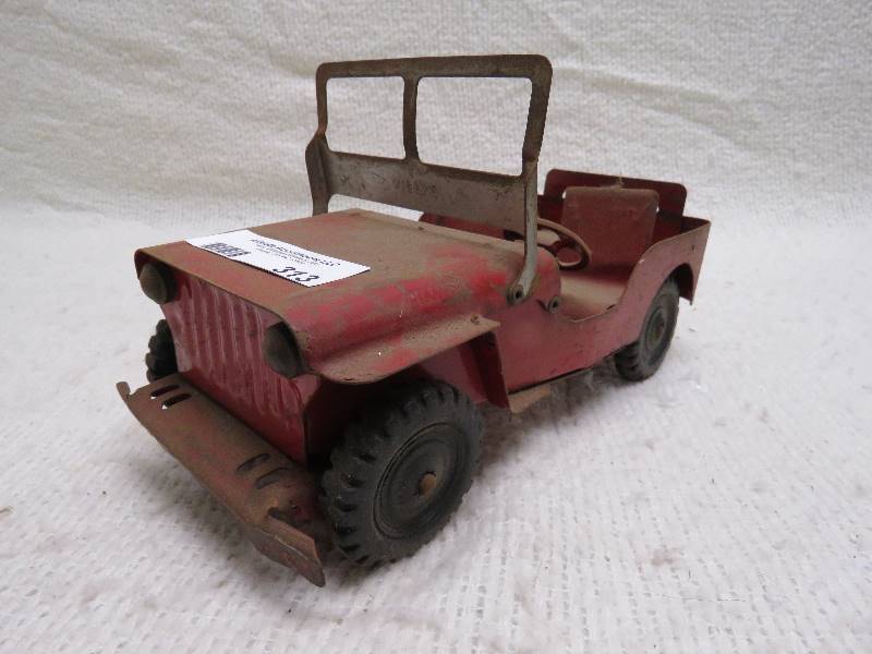 lot 313 image: Antique Jeep