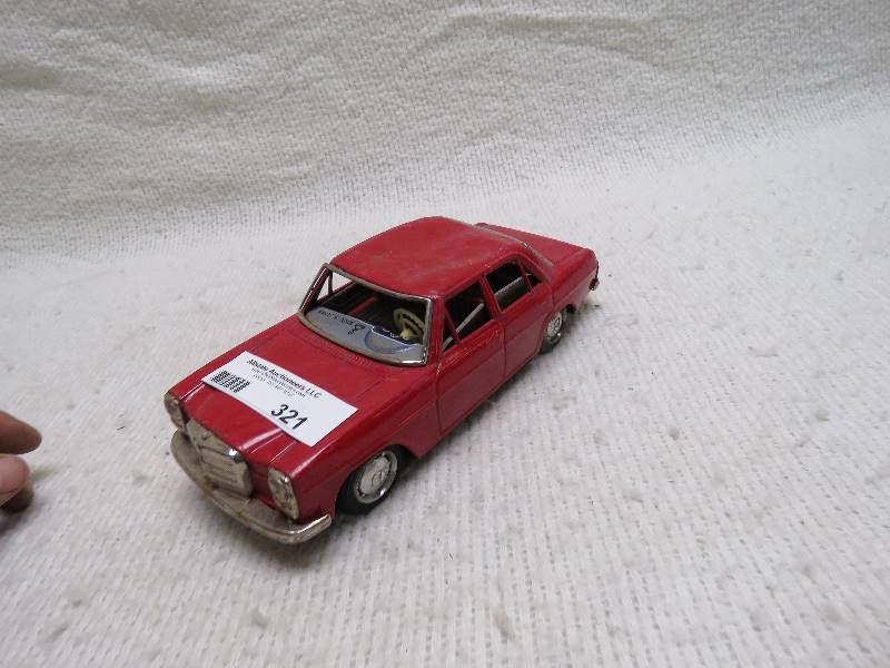 lot 321 image: Antique Car