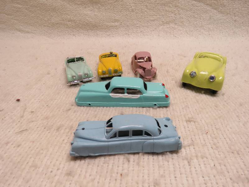 lot 323 image: Antique cars