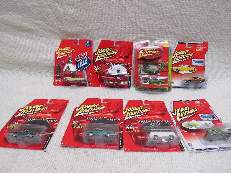 lot 325 image: Johnny Lightning Cars-New in Packages