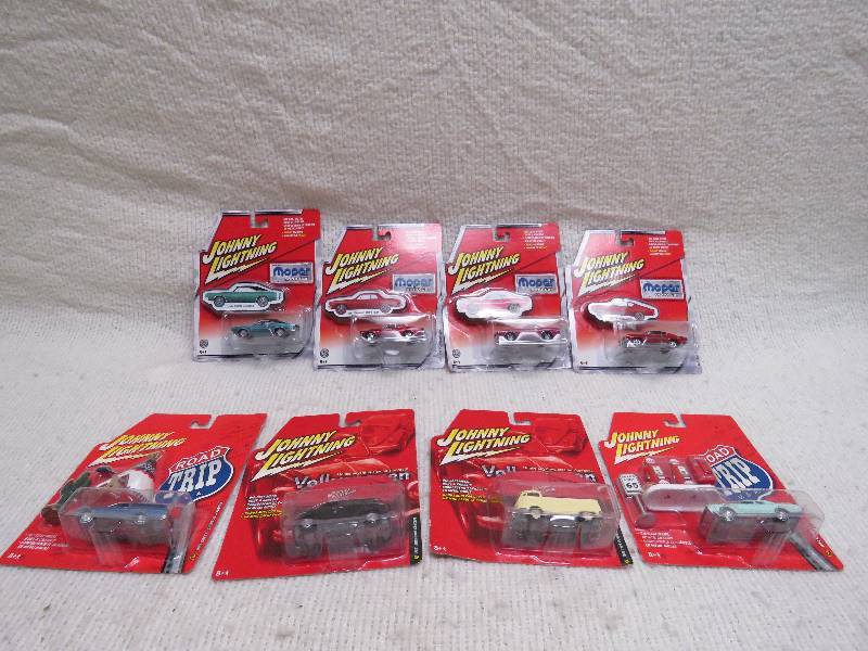 lot 327 image: Johnny Lightning Cars-New in Packages