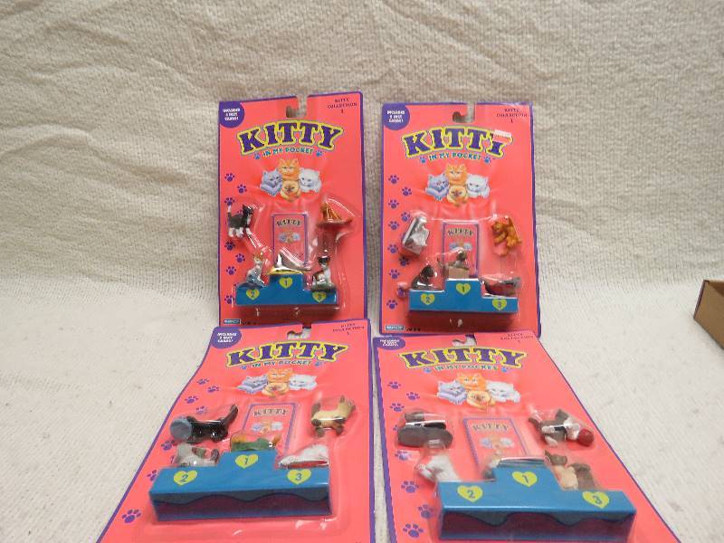 lot 345 image: Kitty in my Pocket collectible