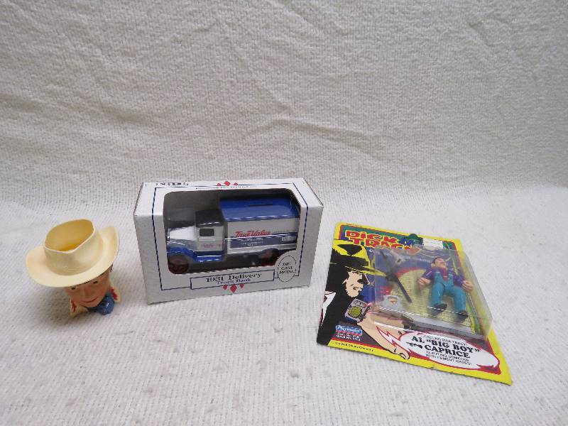 lot 348 image: Vintage toys