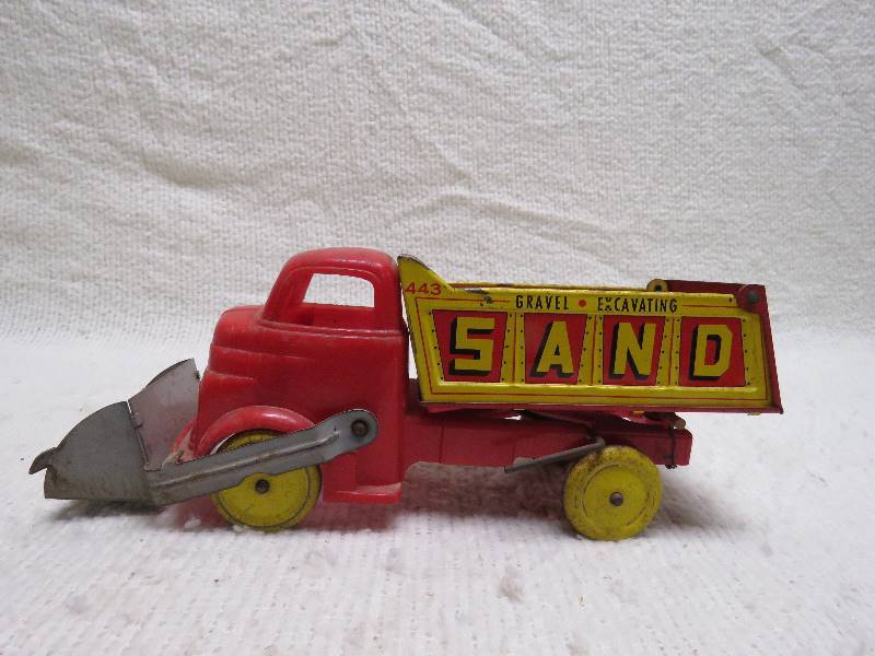 lot 350 image: Antique Gravel Truck
