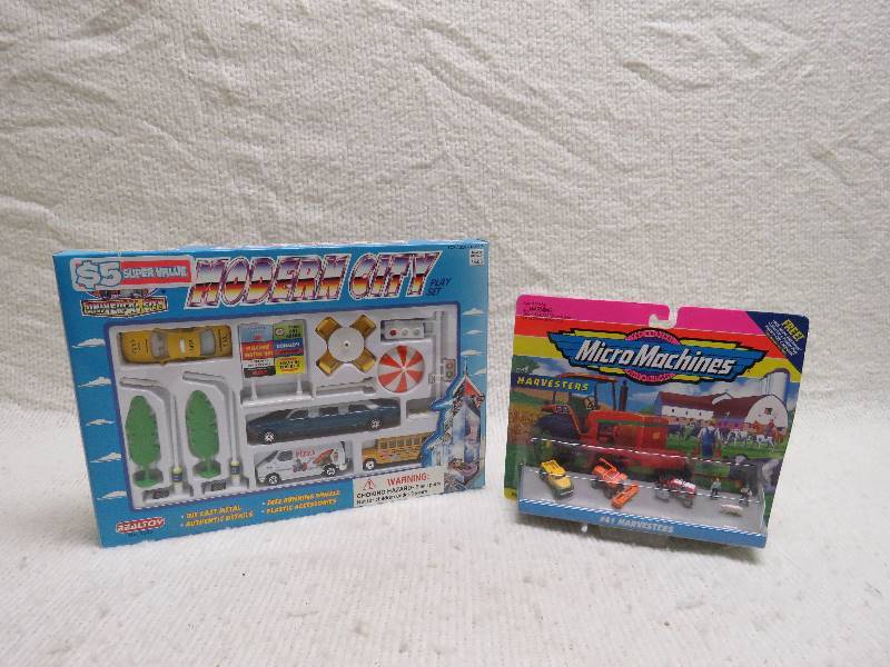 lot 352 image: Vintage Toy Collectibles