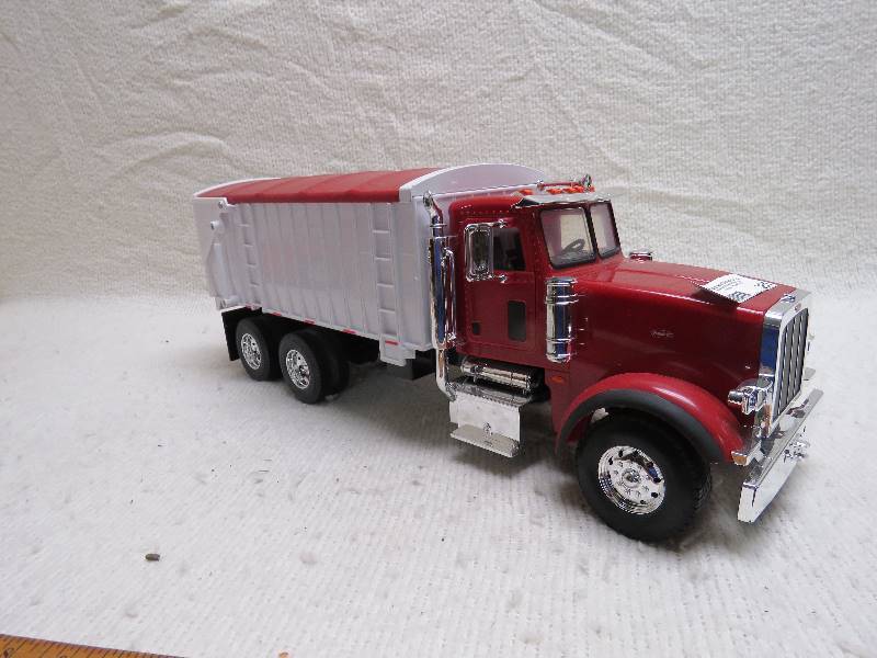 lot 361 image: Peterbilt Grain Truck