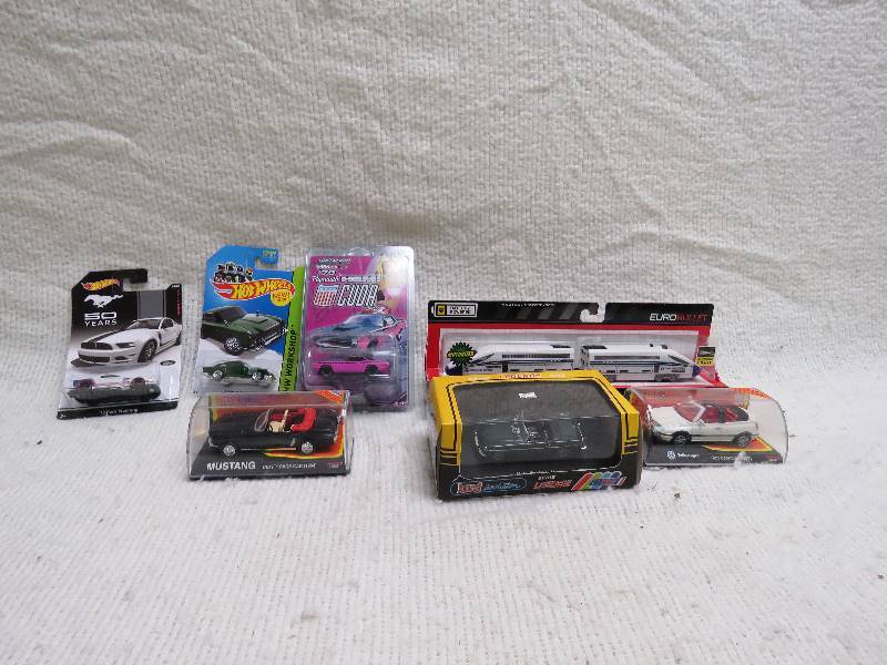 lot 381 image: Collectible cars