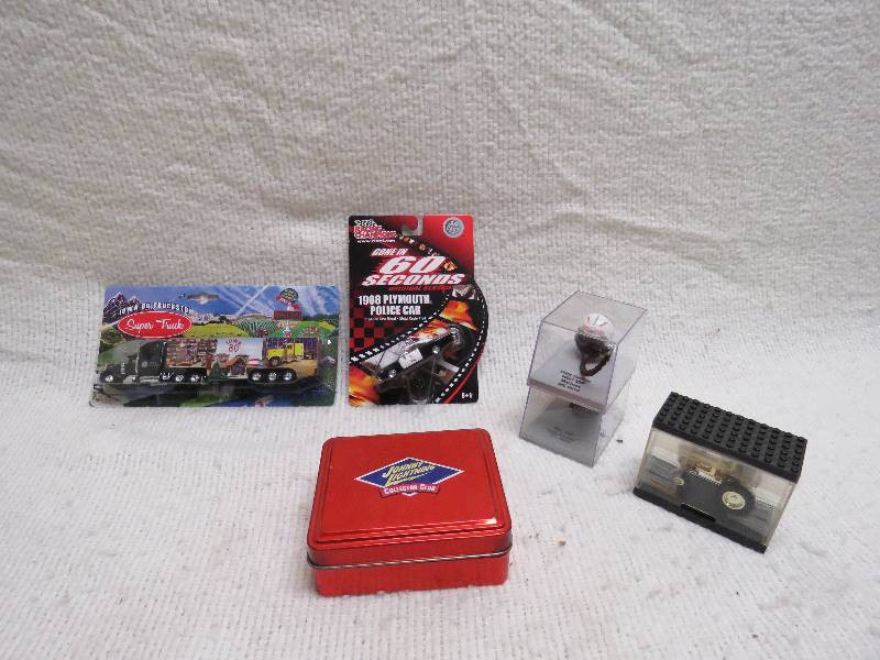 lot 384 image: Johnny Lightning Collectibles