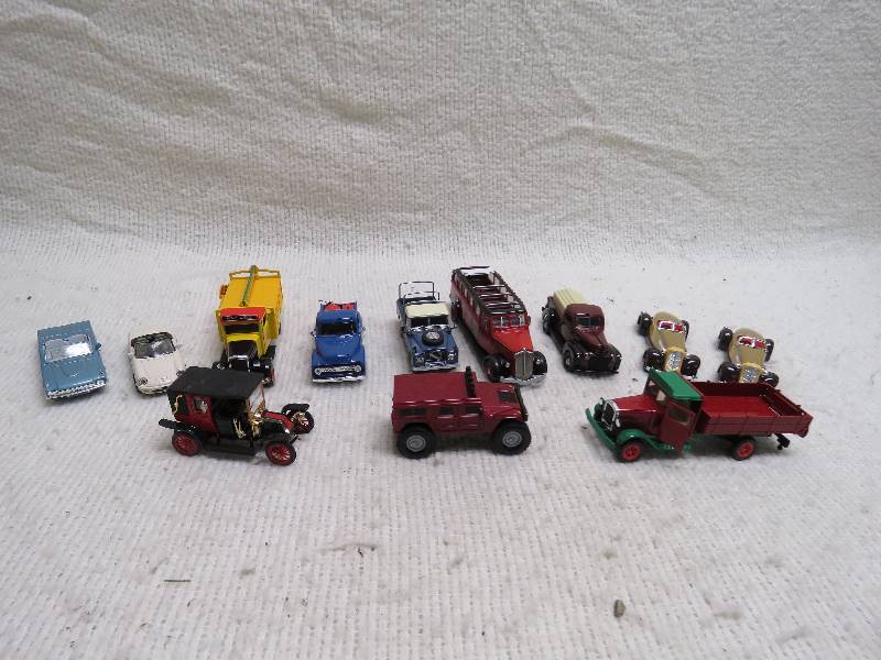 lot 399 image: Vintage Cars and trucks