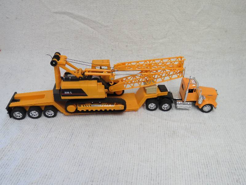 lot 76 image: Collectible Truckand Trailer