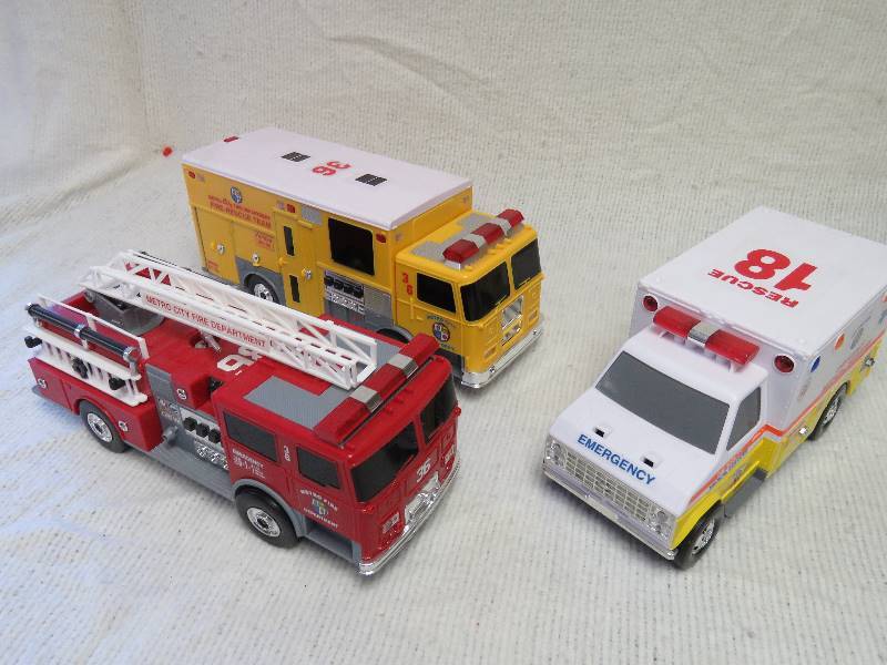 lot 77 image: Collectible Emergency Vehicles