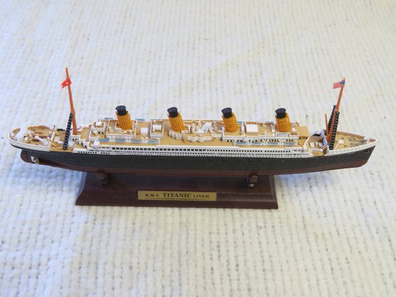 lot 85 image: Titanic Liner