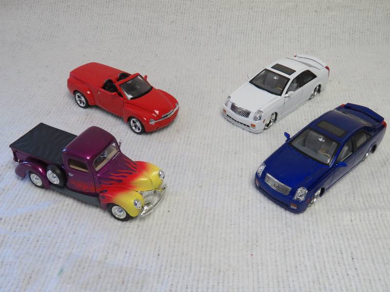 lot 86 image: Collectible Cars