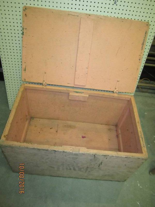 Wood box with lid  35 x 21...